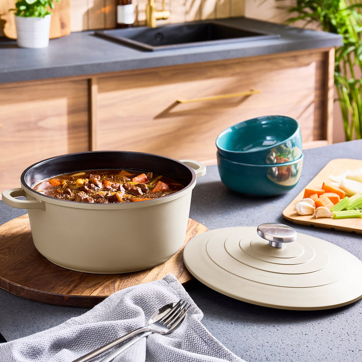 24cm Cast Aluminium Casserole Dish - Cream