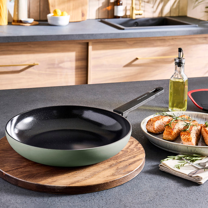 28cm Recycled Aluminium Frying Pan - Green