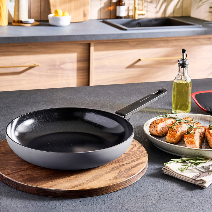 28cm Recycled Aluminium Frying Pan - Grey