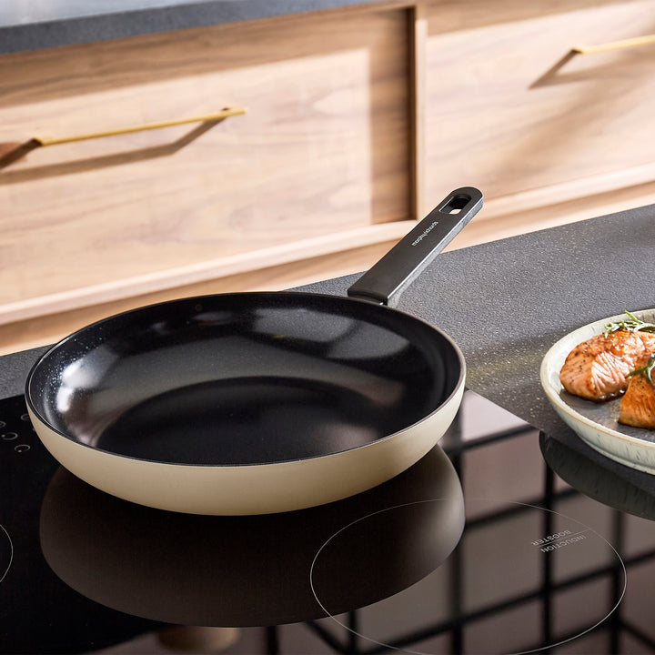 28cm Recycled Aluminium Frying Pan - Cream