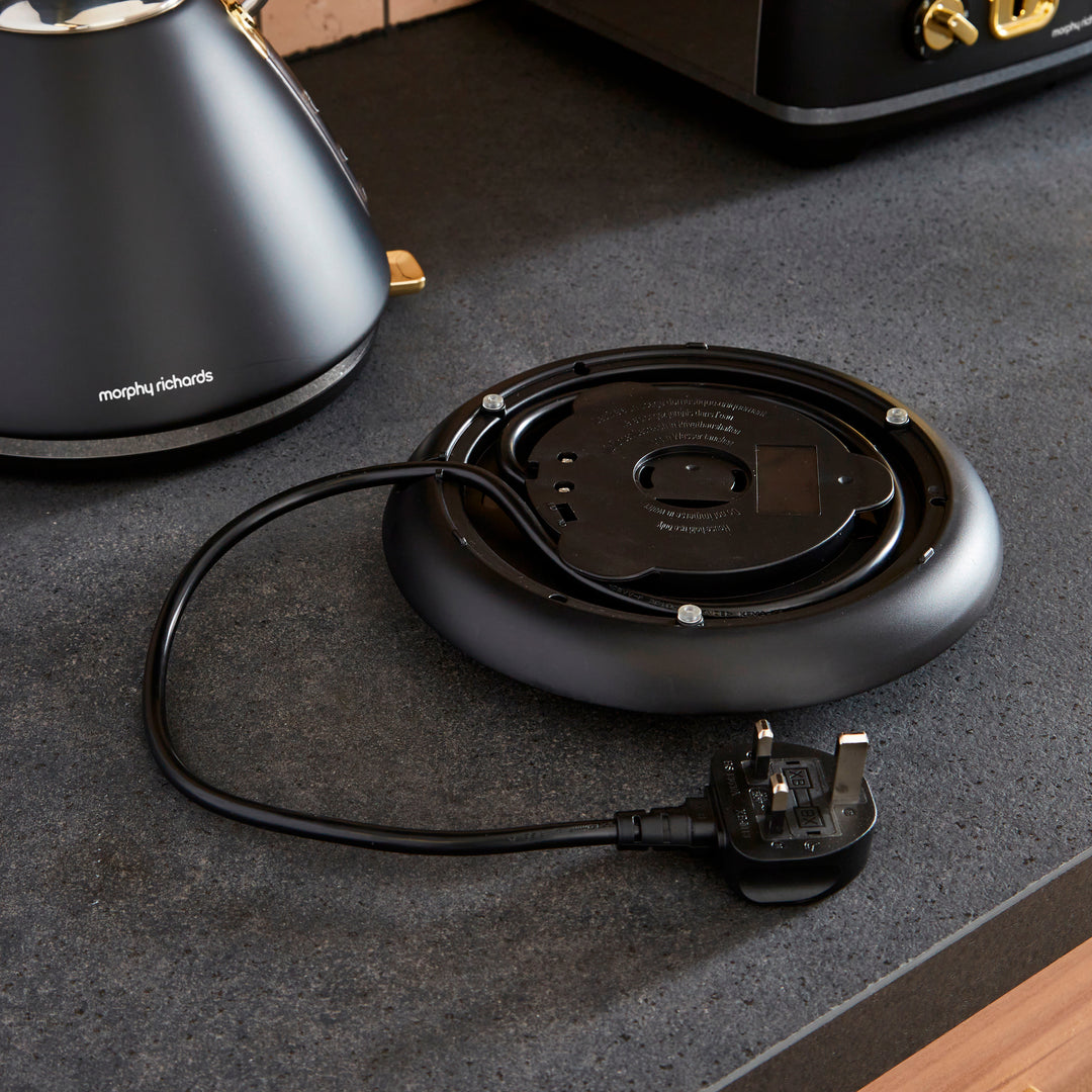 Accents Gold Pyramid Kettle - Black