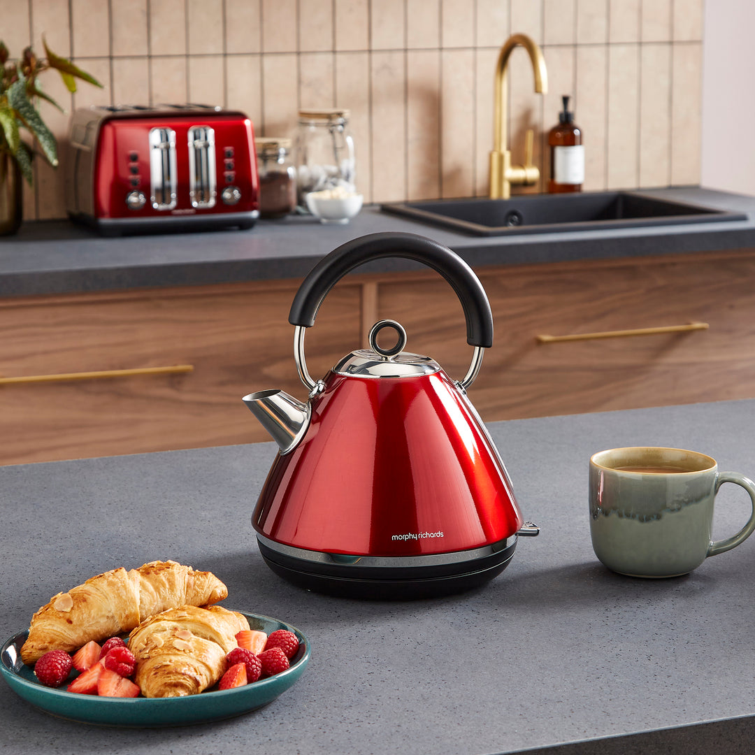 Accents 1.5L Pyramid Kettle - Red