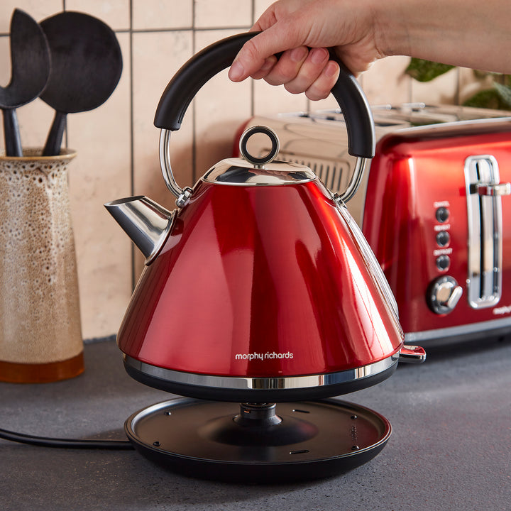 Accents 1.5L Pyramid Kettle - Red