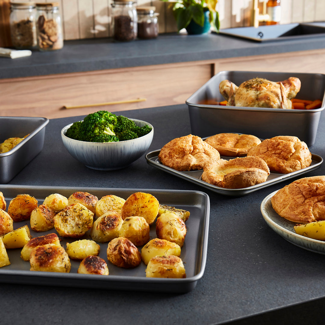 Yorkshire Pudding Tray, Oven Tray and Roasting Tin Set