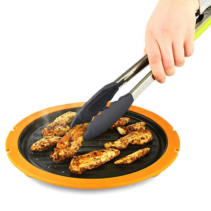 chicken cooking on the grill 
