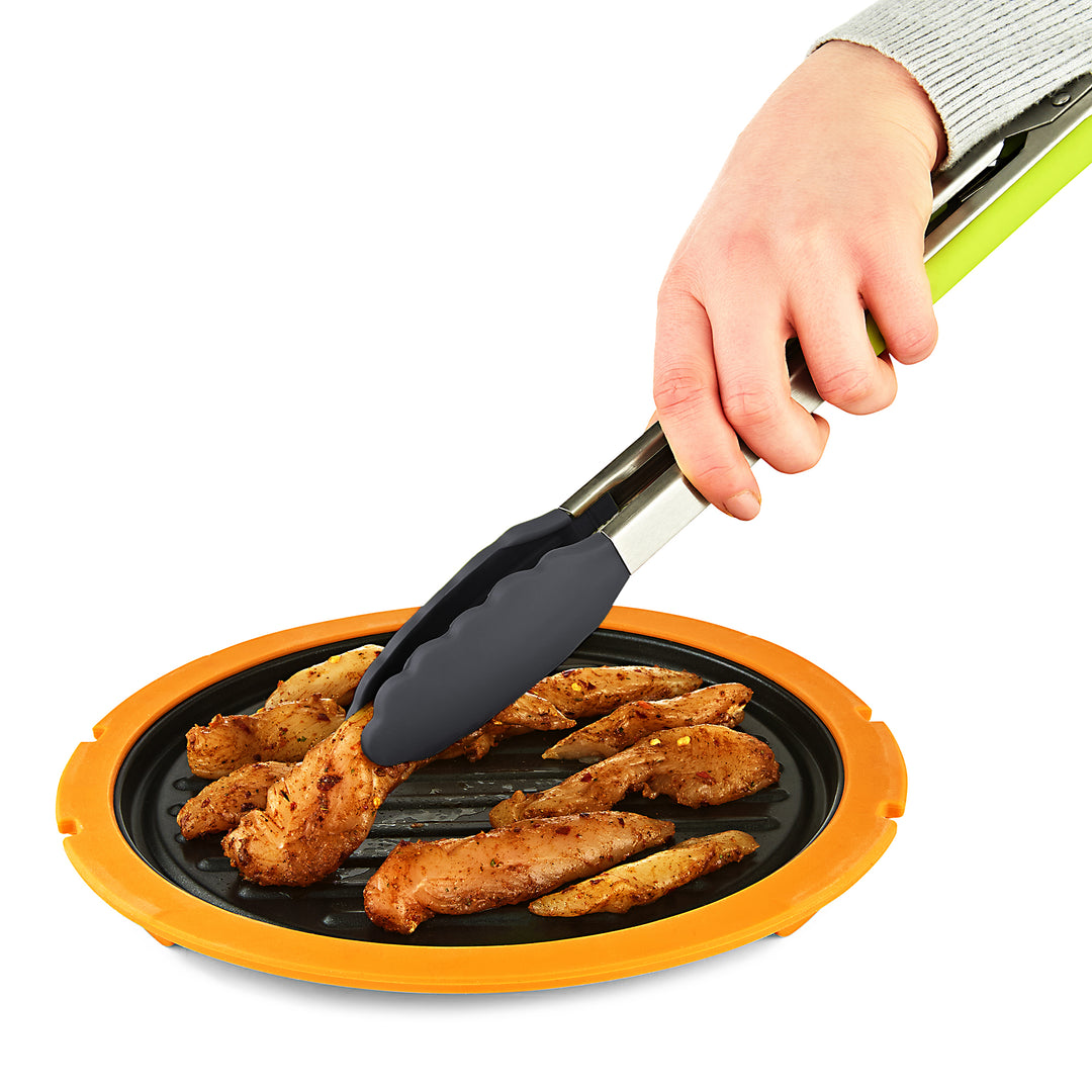 chicken cooking on the grill 