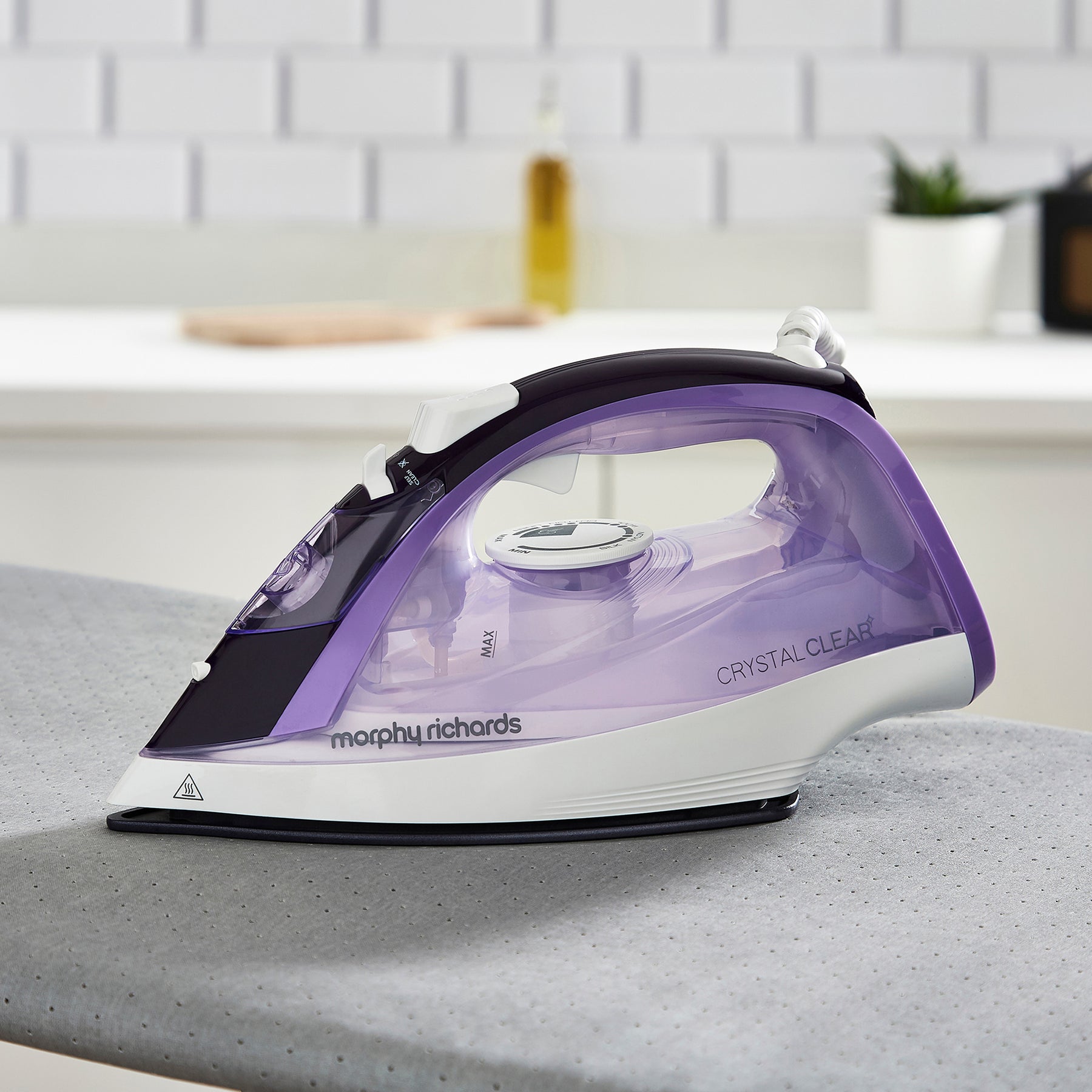 Morphy richards 300301 crystal sales clear amethyst steam iron