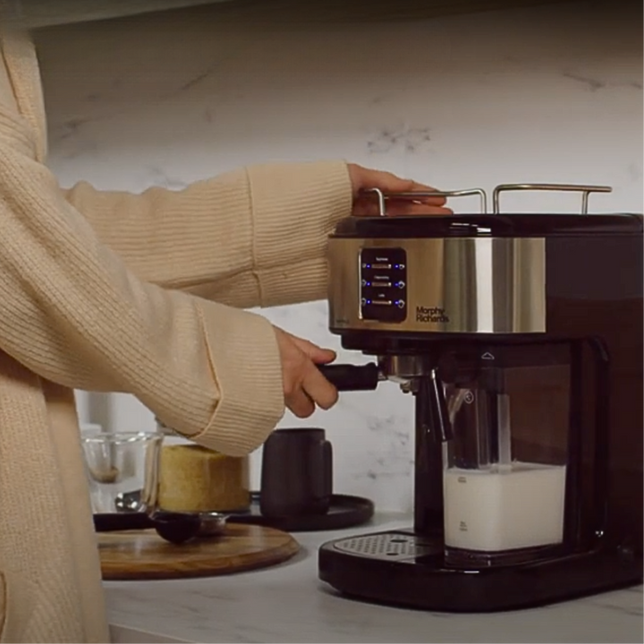 Traditional Pump Espresso Coffee Machine & Automatic Milk Frother