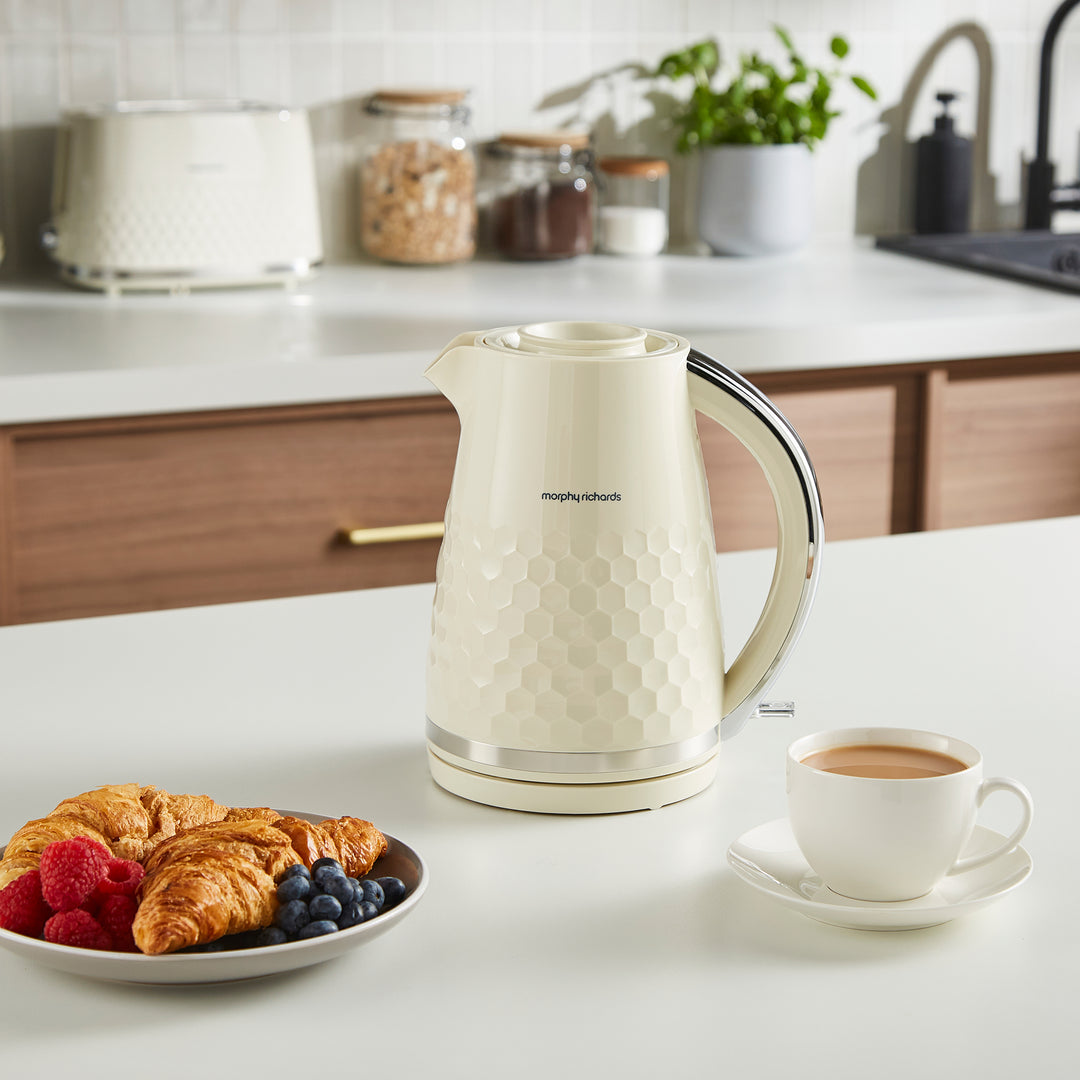 Hive Jug Kettle Cream