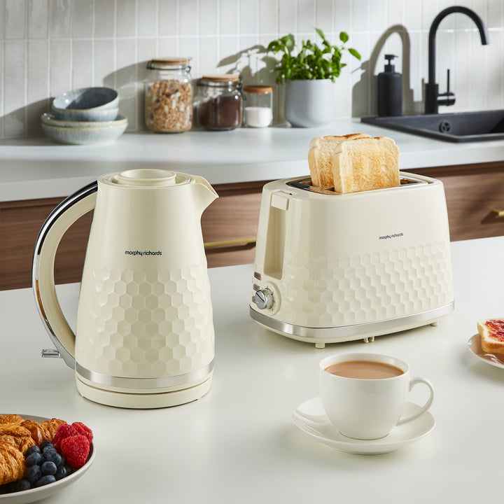 Hive Jug Kettle Cream