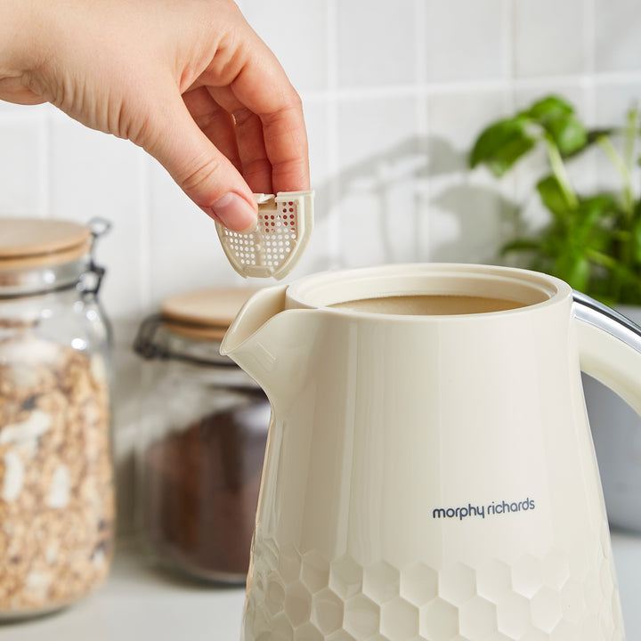 Hive Jug Kettle Cream