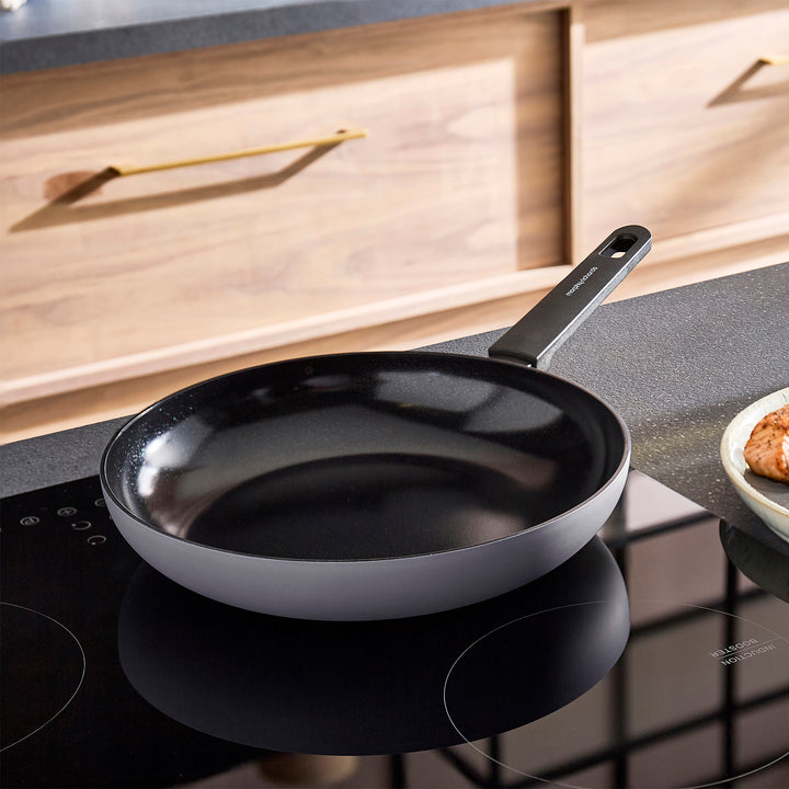 28cm Recycled Aluminium Frying Pan - Grey