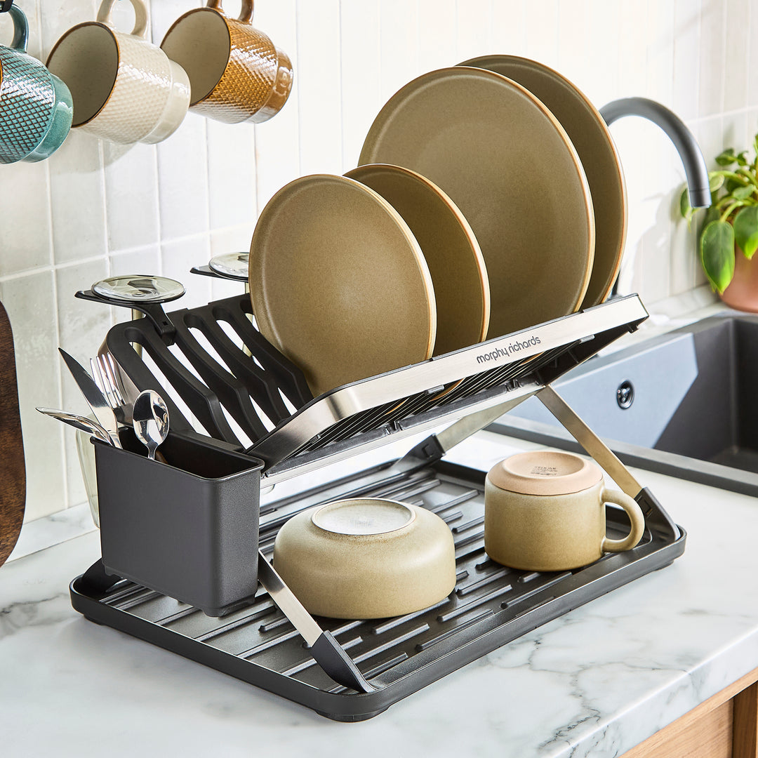 Foldable dish drainer