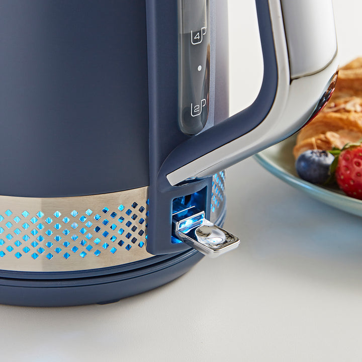 close image of kettle switch on