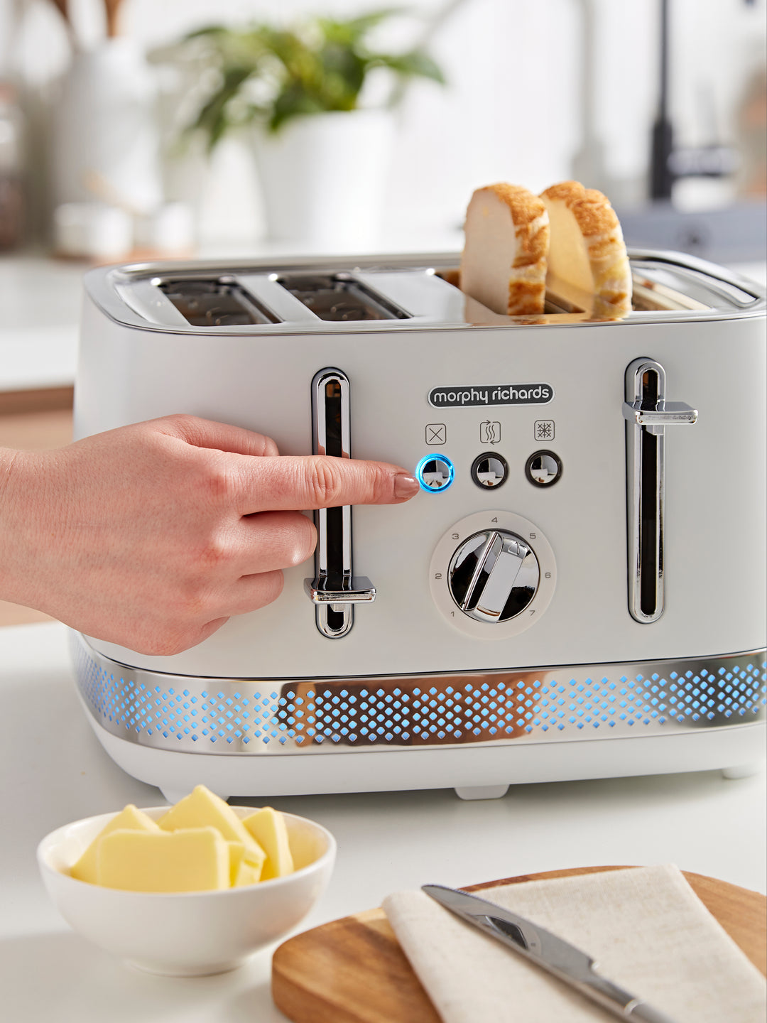 Illumination White 4-Slice Toaster