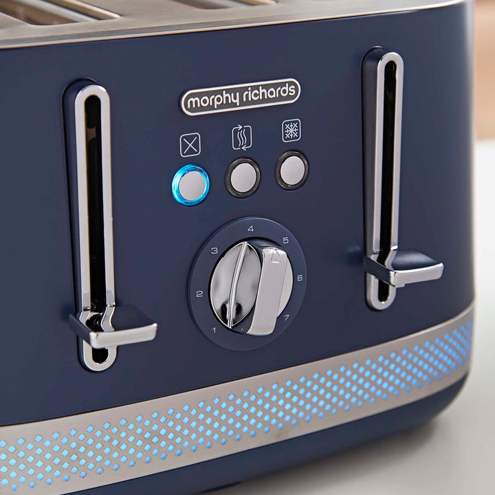 close up of the controls on a 4 slice toaster