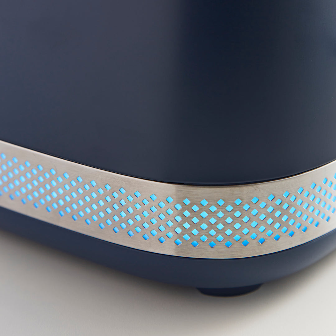 close up of the lights on the 4 slice toaster