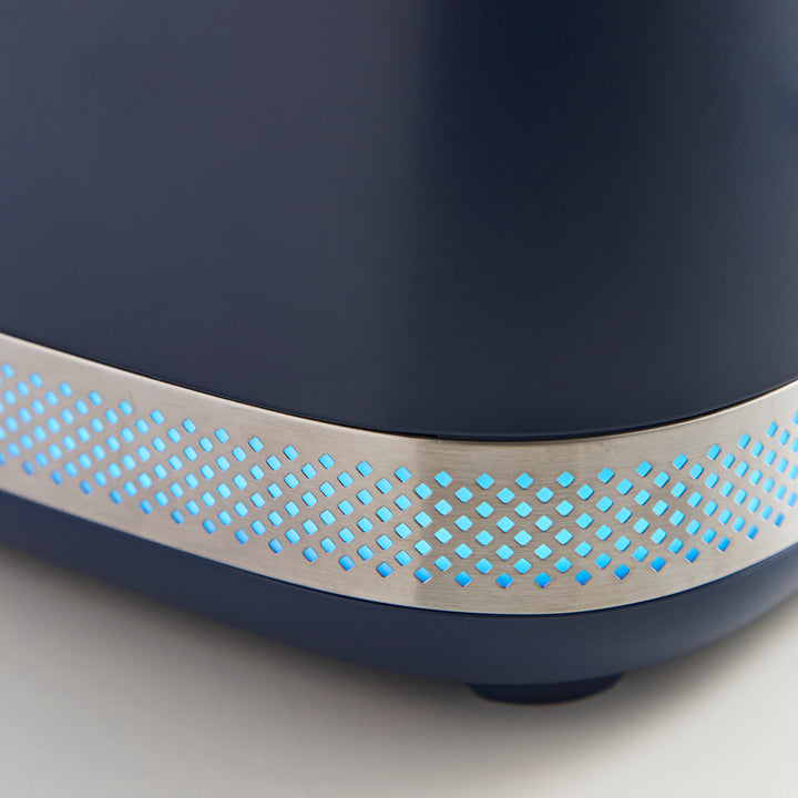 close up of the lights on the 4 slice toaster