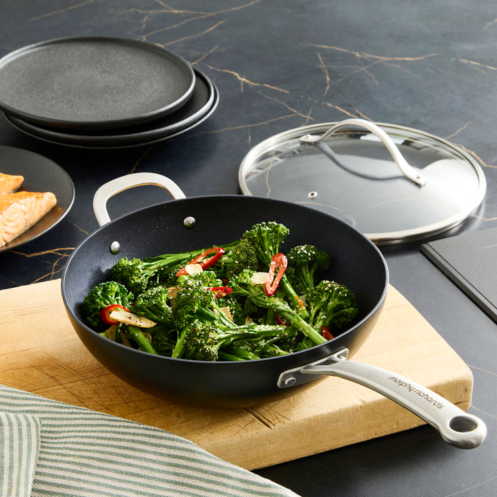 Broccoli in the 28cm Stir Fry Pan 