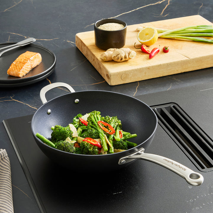 Broccoli in the 28cm Stir Fry Pan 