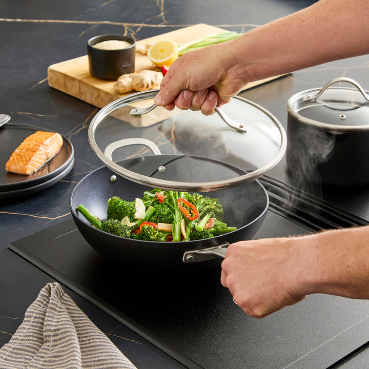 Broccoli in the 28cm Stir Fry Pan with lid