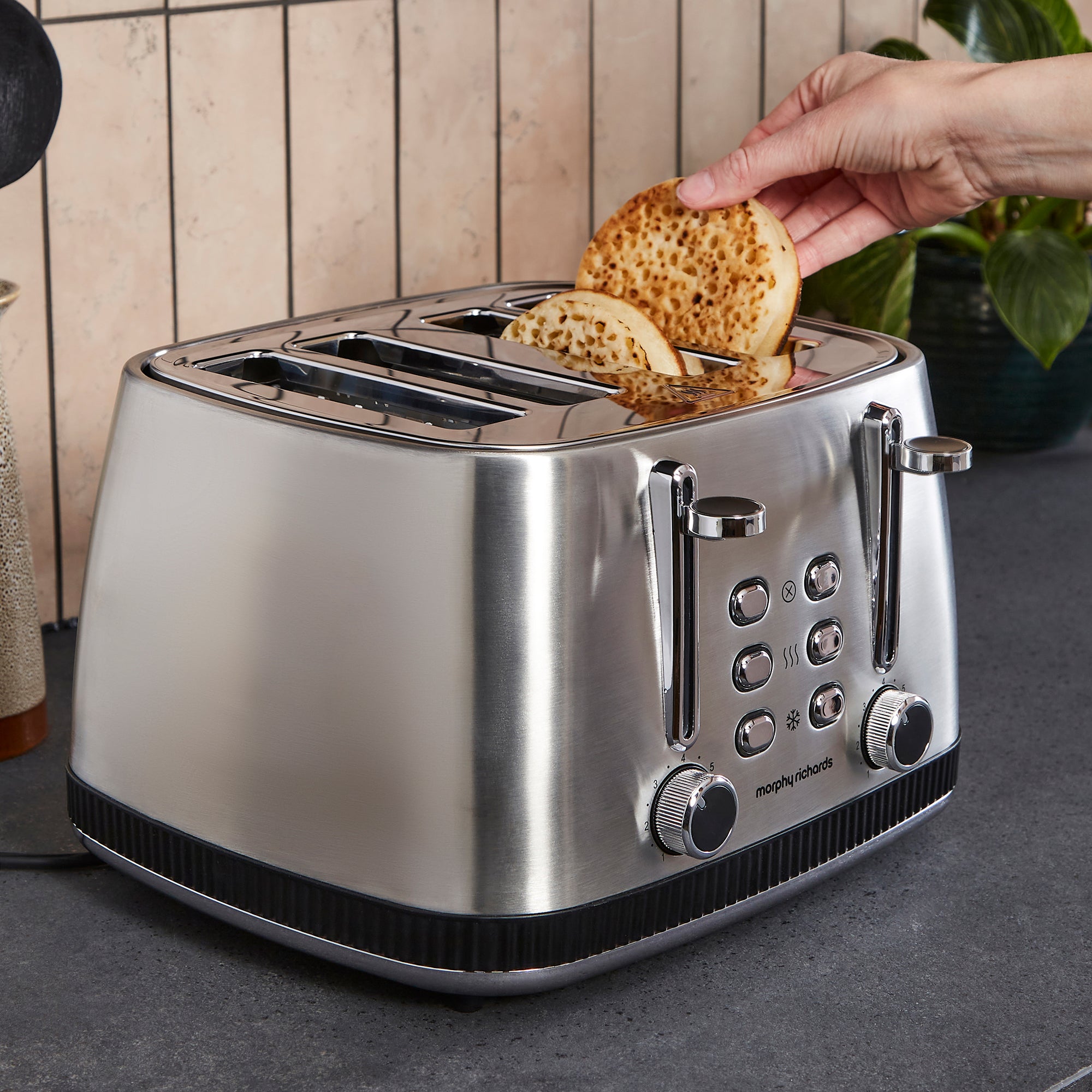 Morphy Richards Mexborough 4 Slice Toaster - Black – Morphy